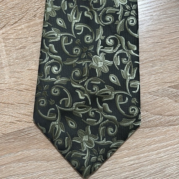 Brand Q Elegant Floral Patterned Tie - Picture 2 of 5